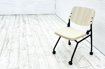 オカムラ ライブス ネスティングチェア 中古 Lives Nesting Chair ミーティングチェア 会議椅子 中古オフィス家具 ベージュの画像