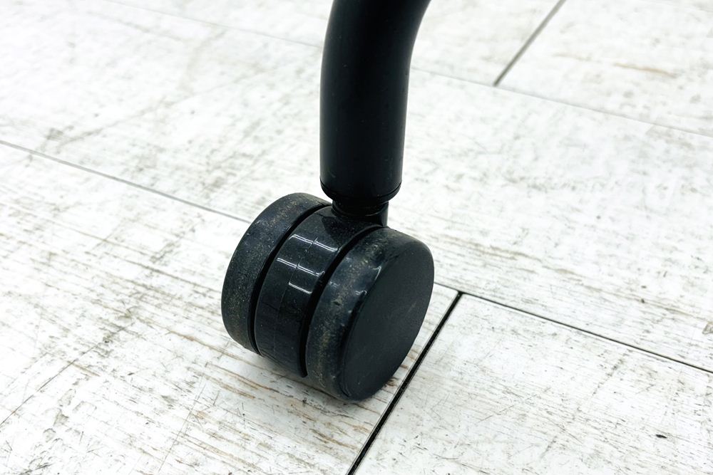 オカムラ ライブス ネスティングチェア 中古 【4脚セット】 Lives Nesting Chair ミーティングチェア 会議椅子 中古オフィス家具 ダークグリーンの画像