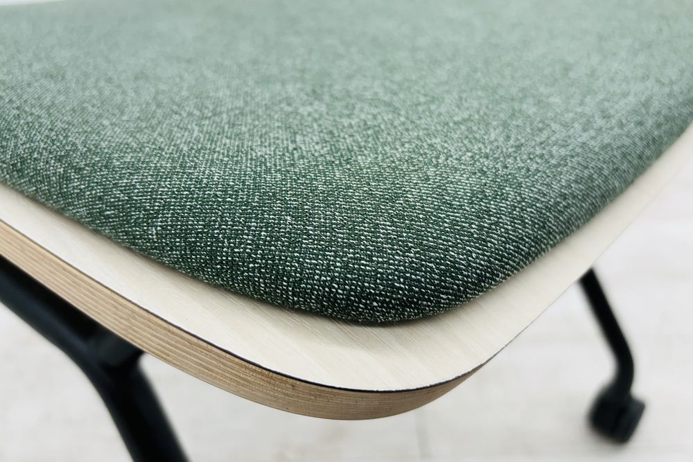 オカムラ ライブス ネスティングチェア 中古 【4脚セット】 Lives Nesting Chair ミーティングチェア 会議椅子 中古オフィス家具 ダークグリーンの画像