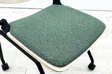 オカムラ ライブス ネスティングチェア 中古 【4脚セット】 Lives Nesting Chair ミーティングチェア 会議椅子 中古オフィス家具 ダークグリーンの画像