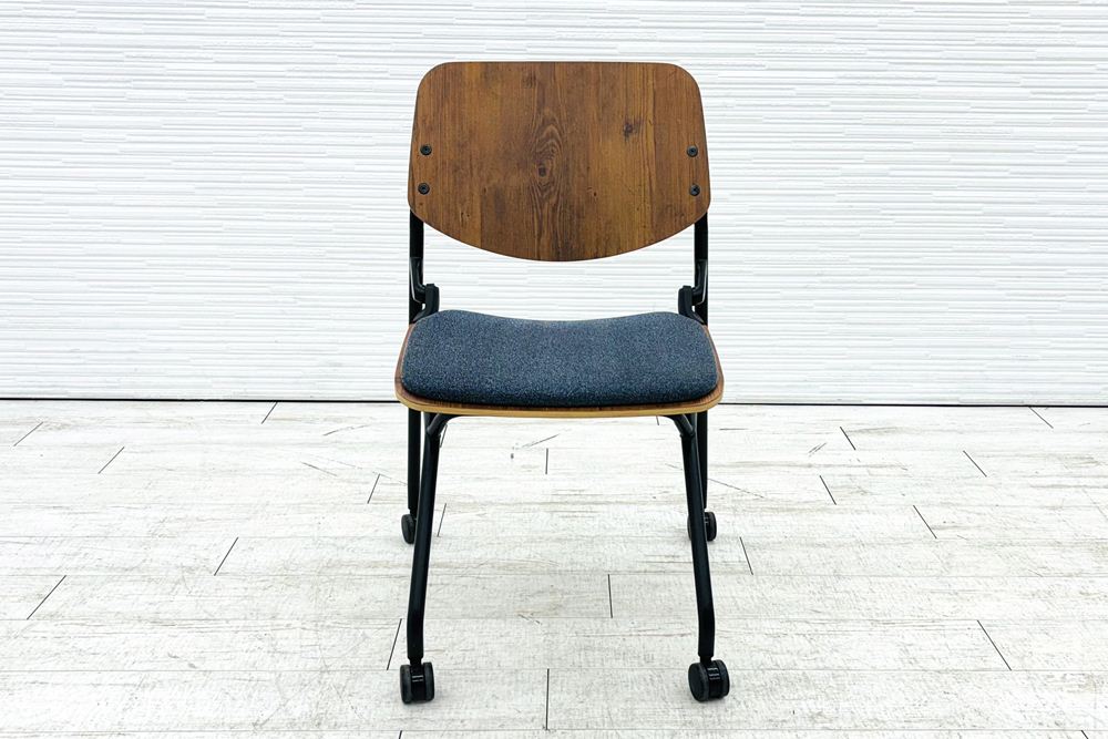 オカムラ ライブス ネスティングチェア 中古 【4脚セット】 Lives Nesting Chair ミーティングチェア 会議椅子 中古オフィス家具 インディゴの画像