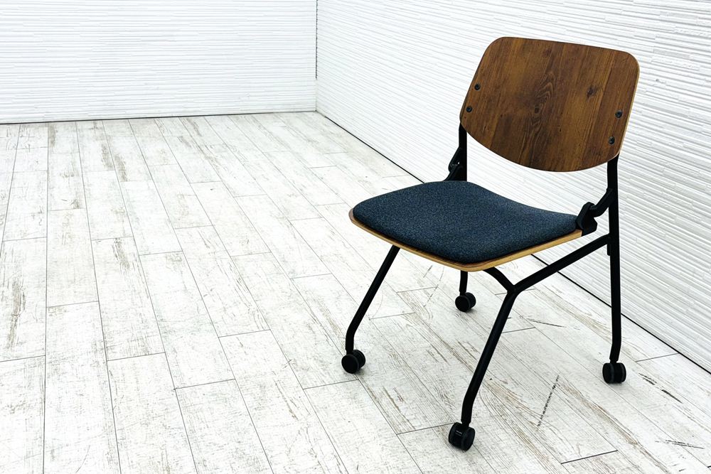 オカムラ ライブス ネスティングチェア 中古 Lives Nesting Chair ミーティングチェア 会議椅子 中古オフィス家具 インディゴの画像