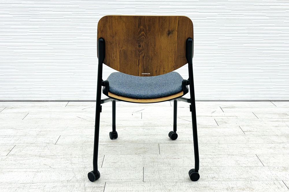 オカムラ ライブス ネスティングチェア 中古 Lives Nesting Chair ミーティングチェア 会議椅子 中古オフィス家具 インディゴの画像