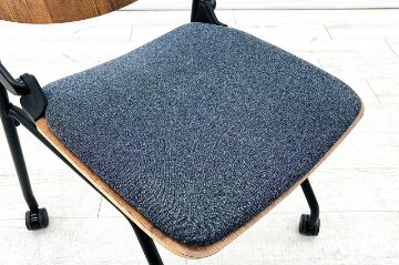 オカムラ ライブス ネスティングチェア 中古 Lives Nesting Chair ミーティングチェア 会議椅子 中古オフィス家具 インディゴの画像