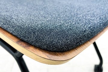 オカムラ ライブス ネスティングチェア 中古 Lives Nesting Chair ミーティングチェア 会議椅子 中古オフィス家具 インディゴの画像