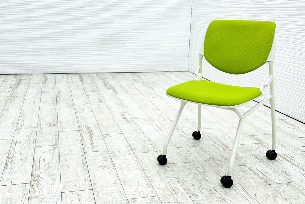 オカムラ ルナチェア 中古 ミーティングチェア 中古チェア 会議椅子 ネスティングチェア 中古オフィス家具 81S1AZ ライムグリーンの画像