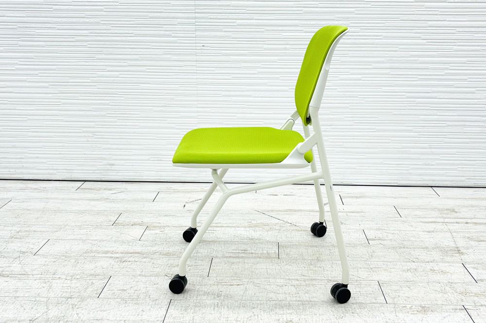 オカムラ ルナチェア 中古 ミーティングチェア 中古チェア 会議椅子 ネスティングチェア 中古オフィス家具 81S1AZ ライムグリーンの画像