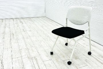 オカムラ ルナチェア 中古 肘無 Runa ミーティングチェア ネスティングチェア 会議椅子 中古オフィス家具 81S1AY ブラックの画像