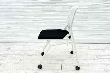 オカムラ ルナチェア 中古 肘無 Runa ミーティングチェア ネスティングチェア 会議椅子 中古オフィス家具 81S1AY ブラックの画像