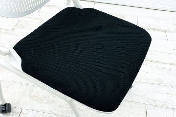 オカムラ ルナチェア 中古 肘無 Runa ミーティングチェア ネスティングチェア 会議椅子 中古オフィス家具 81S1AY ブラックの画像