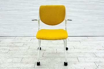 オカムラ ルナチェア 中古 肘付 Runa ミーティングチェア ネスティングチェア 会議椅子 中古オフィス家具 イエローの画像