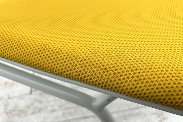 オカムラ ルナチェア 中古 肘付 Runa ミーティングチェア ネスティングチェア 会議椅子 中古オフィス家具 イエローの画像