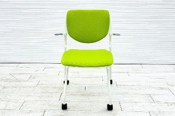 オカムラ ルナチェア 中古 肘付 Runa ミーティングチェア ネスティングチェア 会議椅子 中古オフィス家具 ライムグリーンの画像