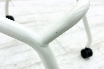 オカムラ ルナチェア 中古 肘付 Runa ミーティングチェア ネスティングチェア 会議椅子 中古オフィス家具 ライムグリーンの画像