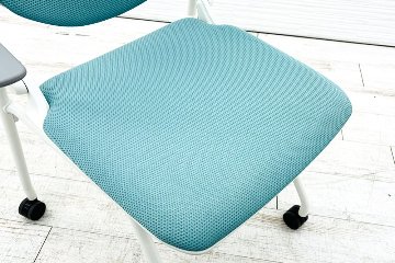 オカムラ ルナチェア 中古 肘付 Runa ミーティングチェア ネスティングチェア 会議椅子 中古オフィス家具 セージの画像