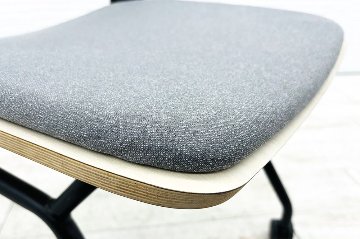 オカムラ ライブス ネスティングチェア 中古 Lives Nesting Chair ミーティングチェア 会議椅子 中古オフィス家具 グレーの画像