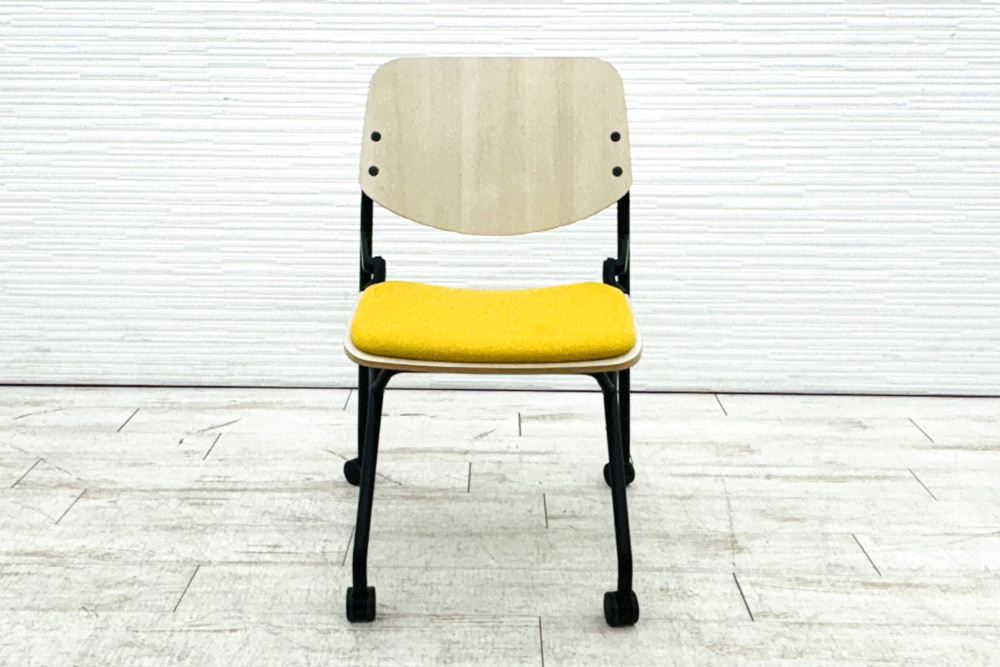 オカムラ ライブス ネスティングチェア 中古 Lives Nesting Chair ミーティングチェア 会議椅子 中古オフィス家具 イエローの画像