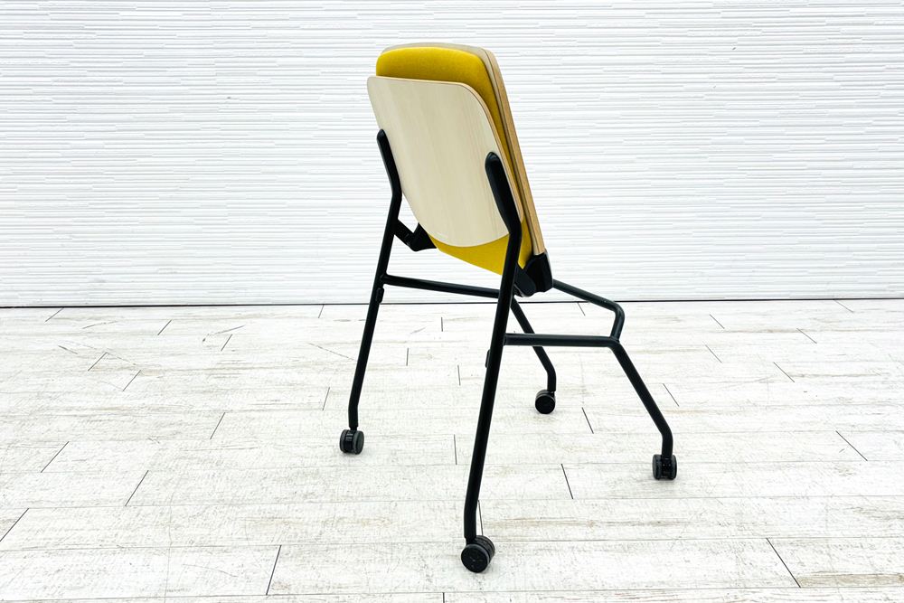 オカムラ ライブス ネスティングチェア 中古 Lives Nesting Chair ミーティングチェア 会議椅子 中古オフィス家具 イエローの画像