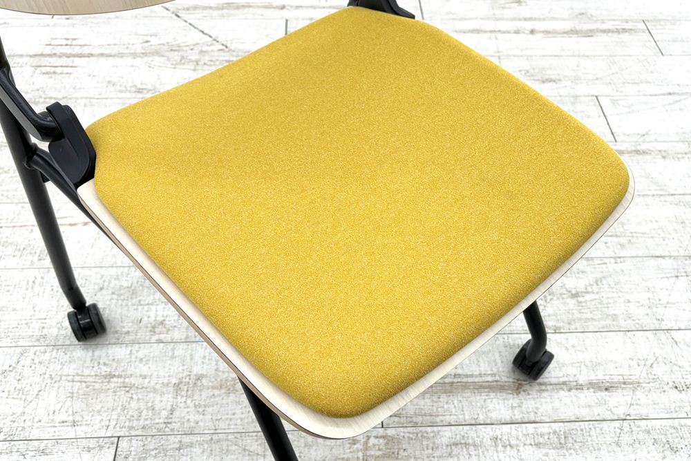オカムラ ライブス ネスティングチェア 中古 Lives Nesting Chair ミーティングチェア 会議椅子 中古オフィス家具 イエローの画像