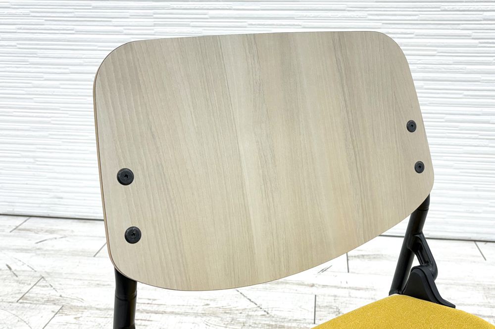 オカムラ ライブス ネスティングチェア 中古 Lives Nesting Chair ミーティングチェア 会議椅子 中古オフィス家具 イエローの画像