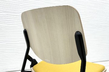 オカムラ ライブス ネスティングチェア 中古 Lives Nesting Chair ミーティングチェア 会議椅子 中古オフィス家具 イエローの画像