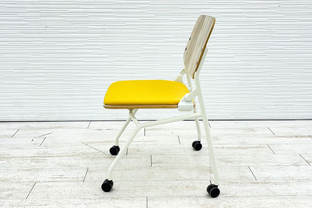 オカムラ ライブス ネスティングチェア 中古 Lives Nesting Chair ミーティングチェア 会議椅子 中古オフィス家具 イエローの画像