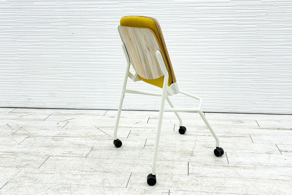 オカムラ ライブス ネスティングチェア 中古 Lives Nesting Chair ミーティングチェア 会議椅子 中古オフィス家具 イエローの画像