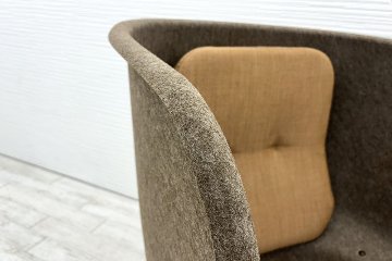 デフォルム プライバシーチェア 中古 ラウンジチェア Pod PET Felt Privacy Chair 中古オフィス家具 フレーム/ブラウン クッション/ブラウンの画像