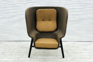 デフォルム プライバシーチェア 中古 ラウンジチェア Pod PET Felt Privacy Chair 中古オフィス家具 フレーム/ブラウン クッション/ブラウンの画像