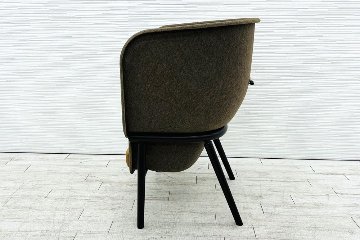 デフォルム プライバシーチェア 中古 ラウンジチェア Pod PET Felt Privacy Chair 中古オフィス家具 フレーム/ブラウン クッション/ブラウンの画像