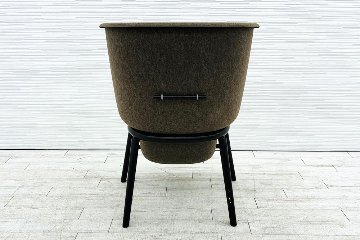デフォルム プライバシーチェア 中古 ラウンジチェア Pod PET Felt Privacy Chair 中古オフィス家具 フレーム/ブラウン クッション/ブラウンの画像