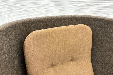 デフォルム プライバシーチェア 中古 ラウンジチェア Pod PET Felt Privacy Chair 中古オフィス家具 フレーム/ブラウン クッション/ブラウンの画像