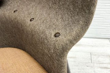 デフォルム プライバシーチェア 中古 ラウンジチェア Pod PET Felt Privacy Chair 中古オフィス家具 フレーム/ブラウン クッション/ブラウンの画像