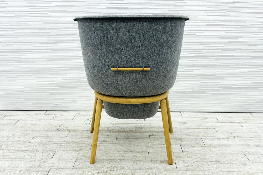デフォルム プライバシーチェア 中古 ラウンジチェア Pod PET Felt Privacy Chair 中古オフィス家具 フレーム/グレー クッション/ブルーの画像
