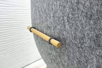 デフォルム プライバシーチェア 中古 ラウンジチェア Pod PET Felt Privacy Chair 中古オフィス家具 フレーム/グレー クッション/ブルーの画像