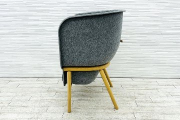 デフォルム プライバシーチェア 中古 ラウンジチェア Pod PET Felt Privacy Chair 中古オフィス家具 フレーム/グレー クッション/ブルーの画像
