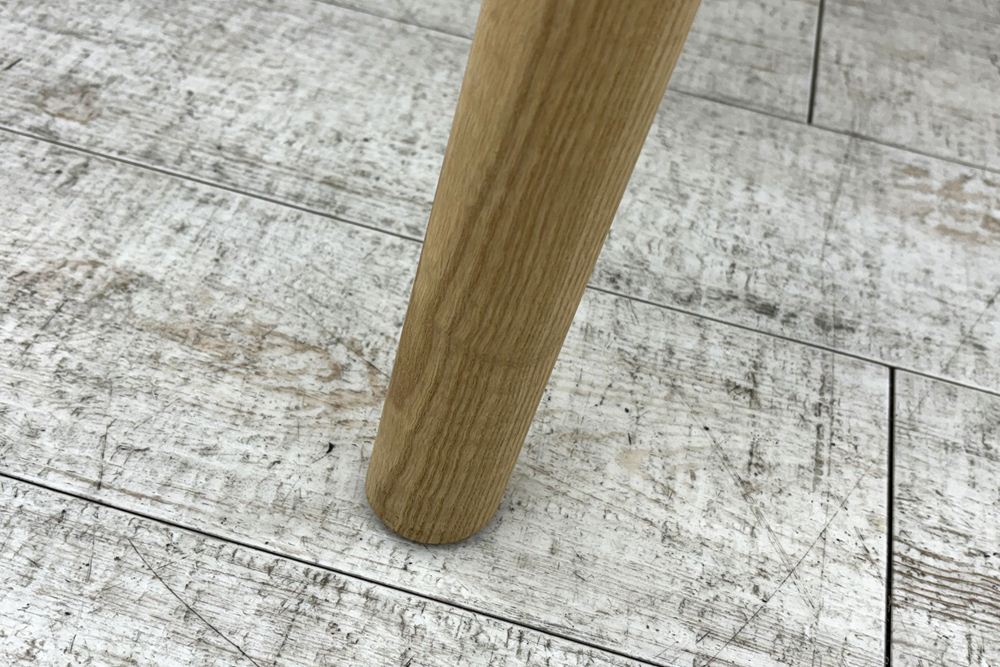 デフォルム プライバシーチェア 中古 ラウンジチェア Pod PET Felt Privacy Chair 中古オフィス家具 フレーム/グレー クッション/カーキの画像