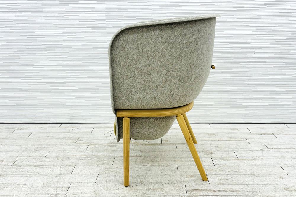 デフォルム プライバシーチェア 中古 ラウンジチェア Pod PET Felt Privacy Chair 中古オフィス家具 フレーム/グレー クッション/カーキの画像