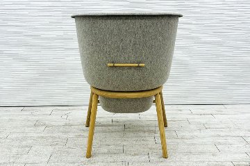 デフォルム プライバシーチェア 中古 ラウンジチェア Pod PET Felt Privacy Chair 中古オフィス家具 フレーム/グレー クッション/カーキの画像