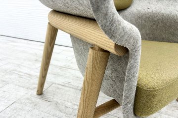 デフォルム プライバシーチェア 中古 ラウンジチェア Pod PET Felt Privacy Chair 中古オフィス家具 フレーム/グレー クッション/カーキの画像