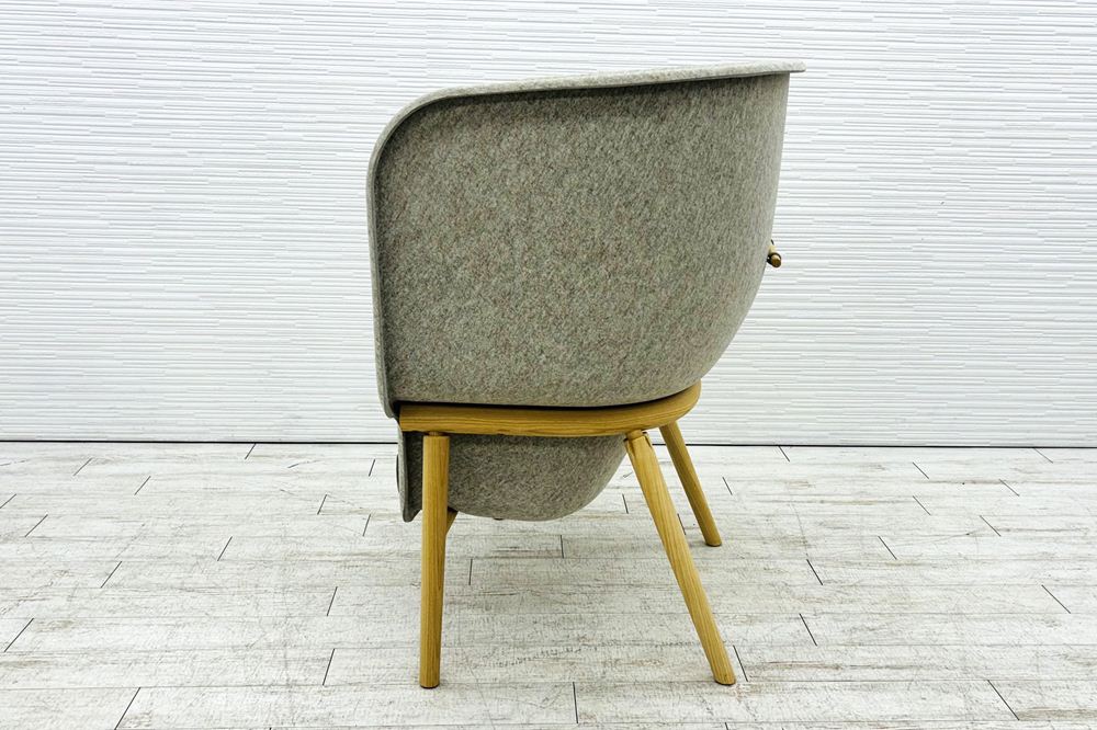 デフォルム プライバシーチェア 中古 ラウンジチェア Pod PET Felt Privacy Chair 中古オフィス家具 フレーム/グレー クッション/カーキの画像