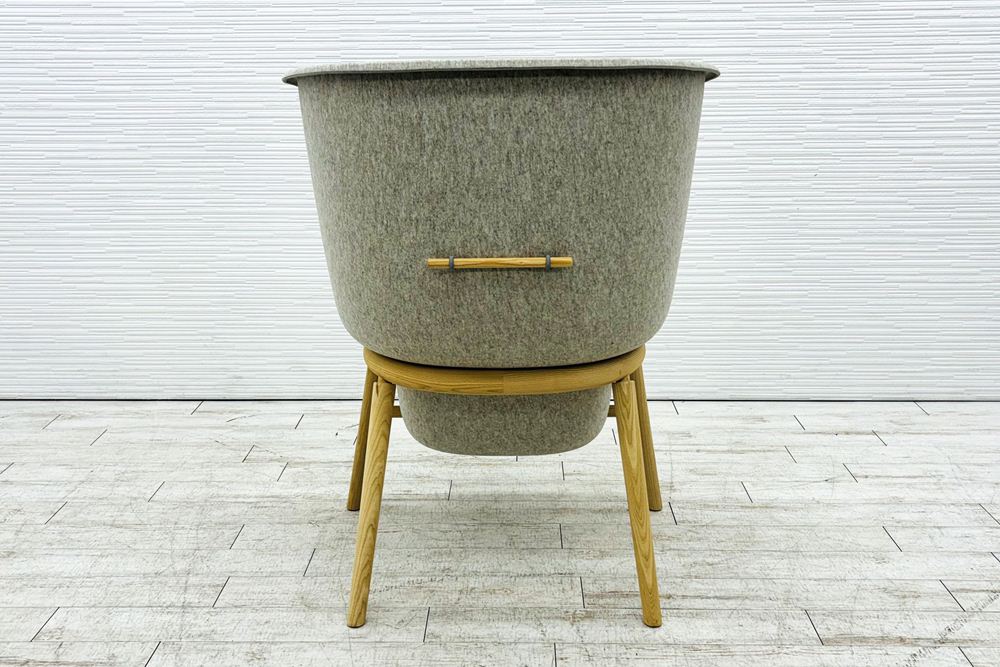 デフォルム プライバシーチェア 中古 ラウンジチェア Pod PET Felt Privacy Chair 中古オフィス家具 フレーム/グレー クッション/カーキの画像