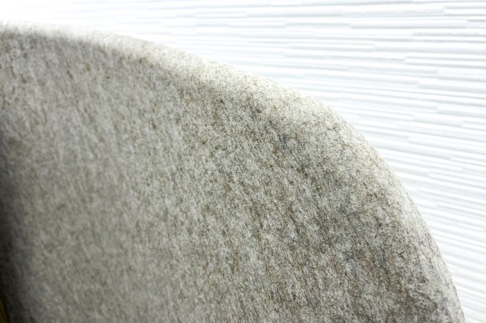 デフォルム プライバシーチェア 中古 ラウンジチェア Pod PET Felt Privacy Chair 中古オフィス家具 フレーム/グレー クッション/カーキの画像