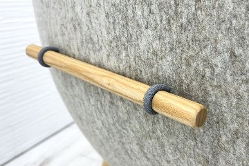 デフォルム プライバシーチェア 中古 ラウンジチェア Pod PET Felt Privacy Chair 中古オフィス家具 フレーム/グレー クッション/カーキの画像
