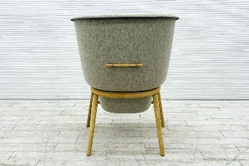 デフォルム プライバシーチェア 中古 ラウンジチェア Pod PET Felt Privacy Chair 中古オフィス家具 フレーム/グレー クッション/カーキの画像