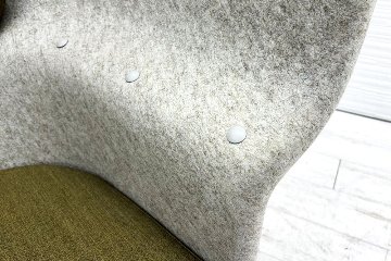 デフォルム プライバシーチェア 中古 ラウンジチェア Pod PET Felt Privacy Chair 中古オフィス家具 フレーム/グレー クッション/カーキの画像