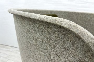 デフォルム プライバシーチェア 中古 ラウンジチェア Pod PET Felt Privacy Chair 中古オフィス家具 フレーム/グレー クッション/カーキの画像