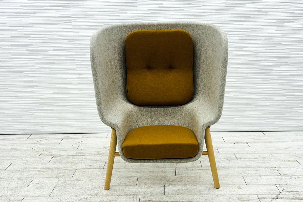 デフォルム プライバシーチェア 中古 ラウンジチェア Pod PET Felt Privacy Chair 中古オフィス家具 フレーム/グレー クッション/イエローの画像