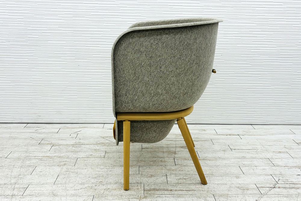 デフォルム プライバシーチェア 中古 ラウンジチェア Pod PET Felt Privacy Chair 中古オフィス家具 フレーム/グレー クッション/イエローの画像