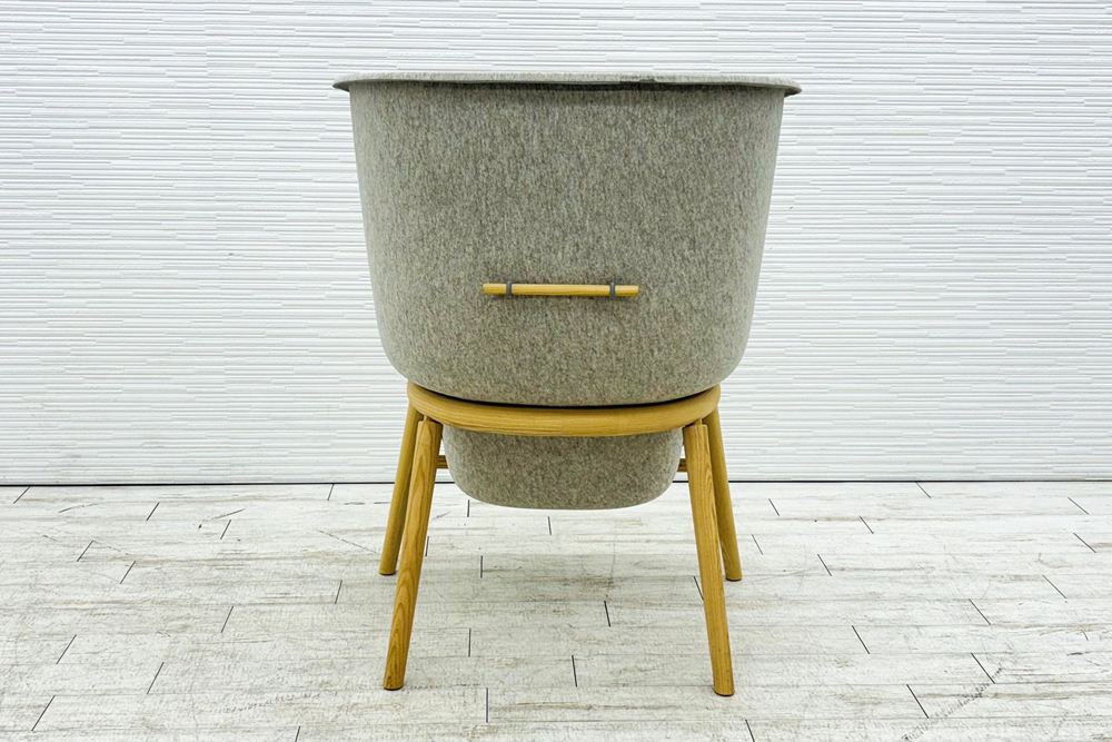 デフォルム プライバシーチェア 中古 ラウンジチェア Pod PET Felt Privacy Chair 中古オフィス家具 フレーム/グレー クッション/イエローの画像